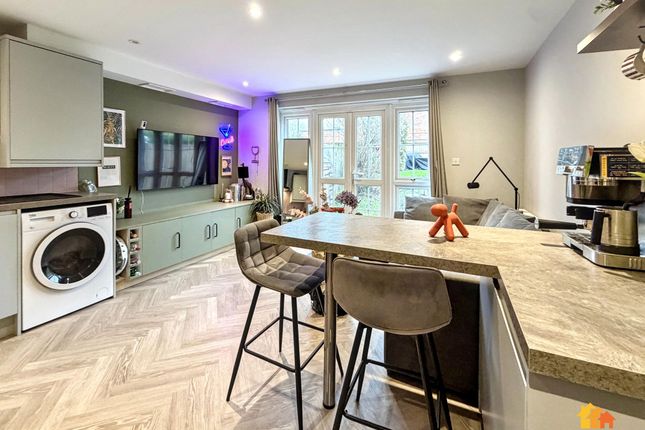15 Groves Way, Chesham photo 2