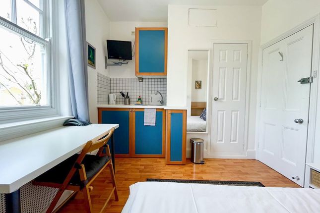 Flat 300, 116 Fulham Palace Road, Hammersmith photo 3
