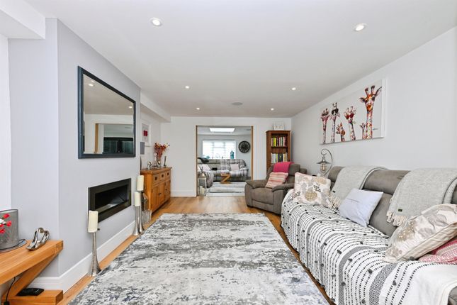 55, Thistle Grove, Welwyn Garden City photo 3