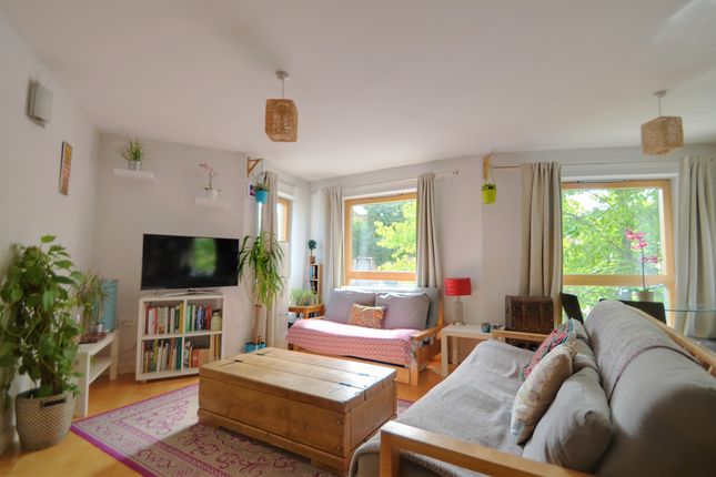 Lounge Area_Pic_ (1).Jpg