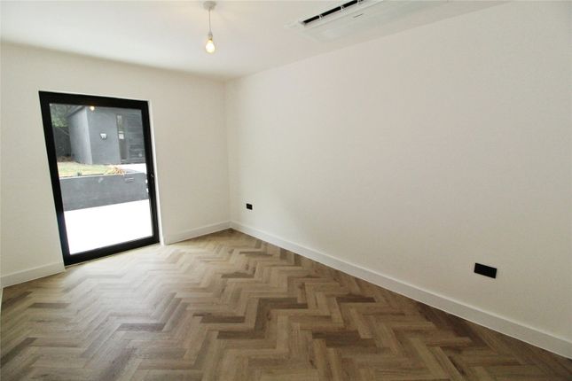 13A,, Kenley Gardens, Hornchurch photo 5