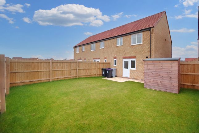 End terrace house for sale in Cherry Way, Louth
