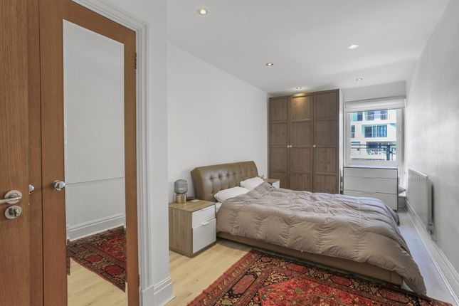 32, Warren House, London photo 4
