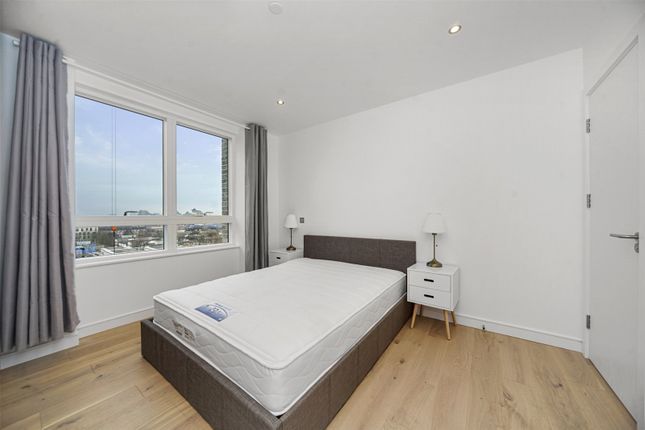 Thumbnail Flat for sale in Preston's Road, Canary Wharf, London