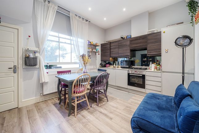 Flat for sale in Queen Street, Maidenhead