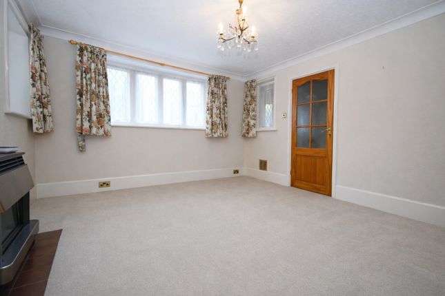 The Lodge, Goldings Hill, Loughton photo 4