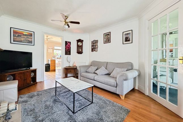 12, Pine Close, Helston photo 4
