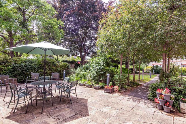 36 Towse Court, Goring on Thames photo 2