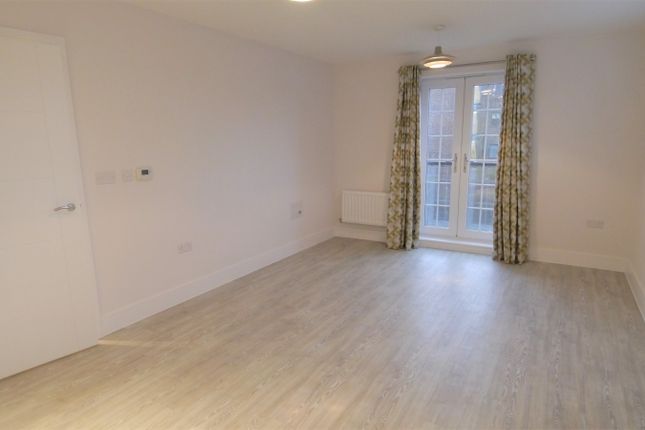 9, Harpers Lodge, Arundale Walk, Horsham photo 4