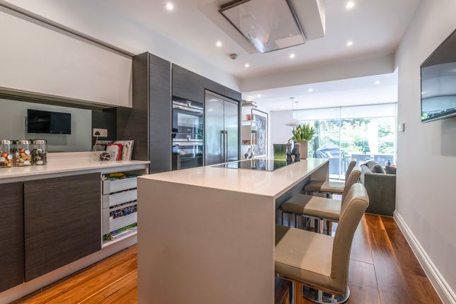 Flat for sale in Randolph Avenue, London