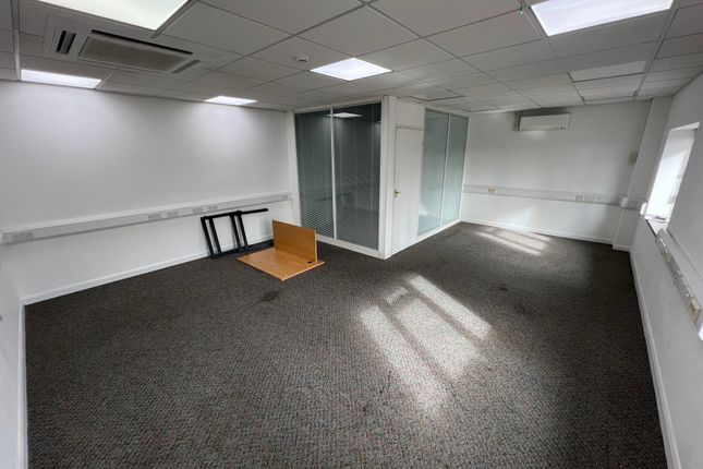 Office to let in London Road, West Thurrock