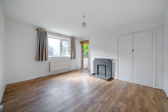 Flat 1,, 3 Summers Close, Weybridge photo 4