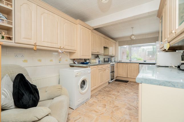 11, Jillifer Road, Luton photo 2
