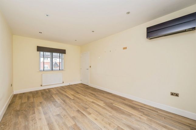 23, Thompson Way, Lichfield photo 3