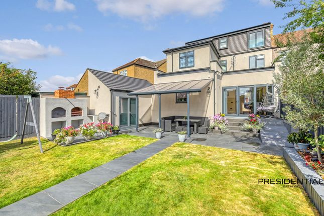 98 Kenwood Gardens, Gants Hill photo 4