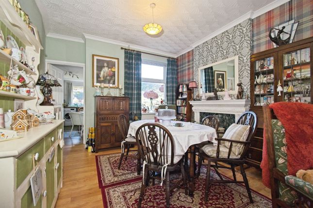 39, The Avenue, Bridgend photo 3