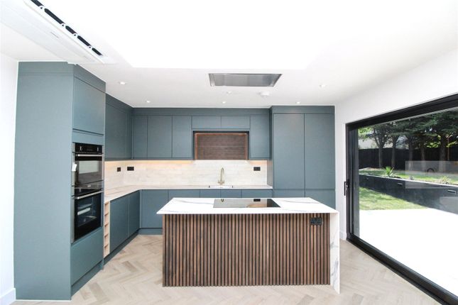 13A,, Kenley Gardens, Hornchurch photo 3