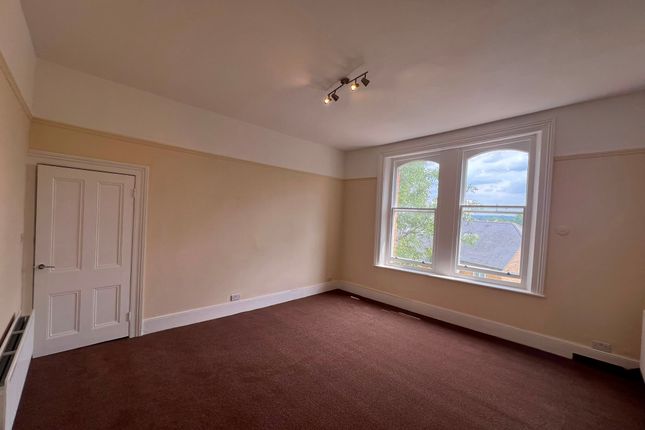 Flat 4, 61 Warminster Road, London photo 3