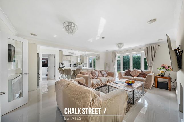 2b, Oakwood Chase, Hornchurch photo 2