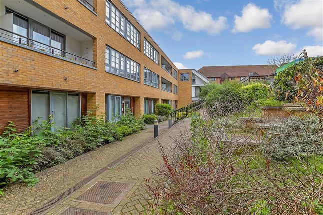 Thumbnail Flat for sale in Whytecliffe Road South, Purley, Surrey