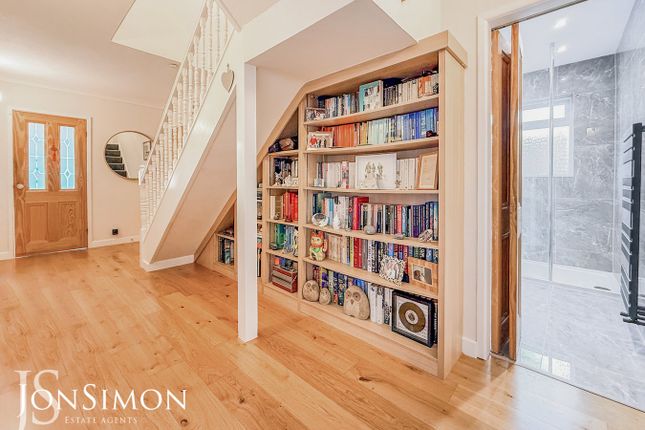 2, Balmoral Close, Bury photo 3