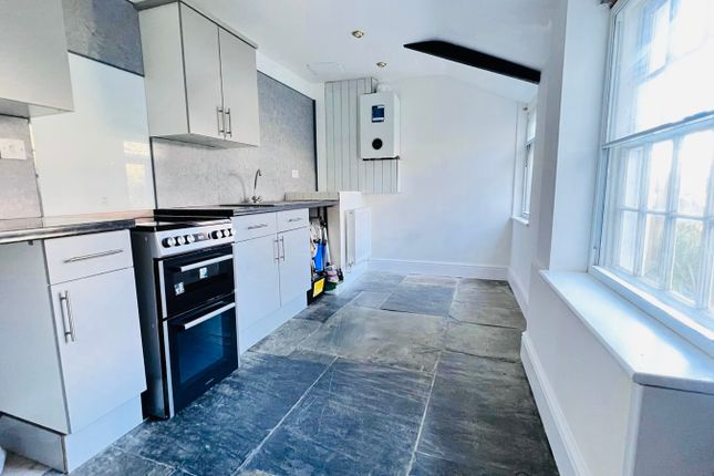 Flat 2, 20, New Street, Penzance photo 3