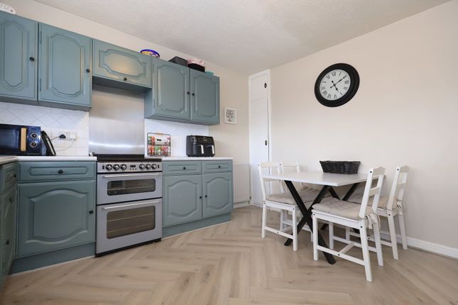 31, Brownshore Lane, Wolverhampton photo 3