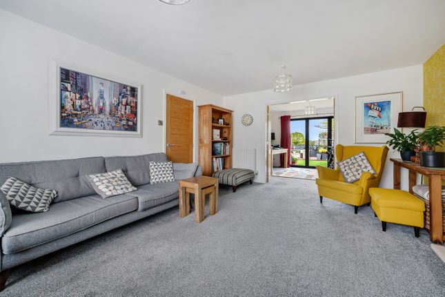 7, Petersfield Gardens, Warrington photo 3
