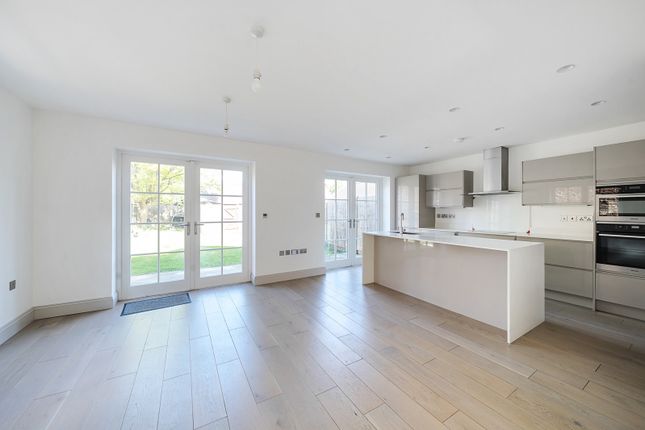 6, Lambourne Place, Uxbridge photo 4