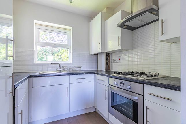 Flat to rent in Adrian Close, Hemel Hempstead