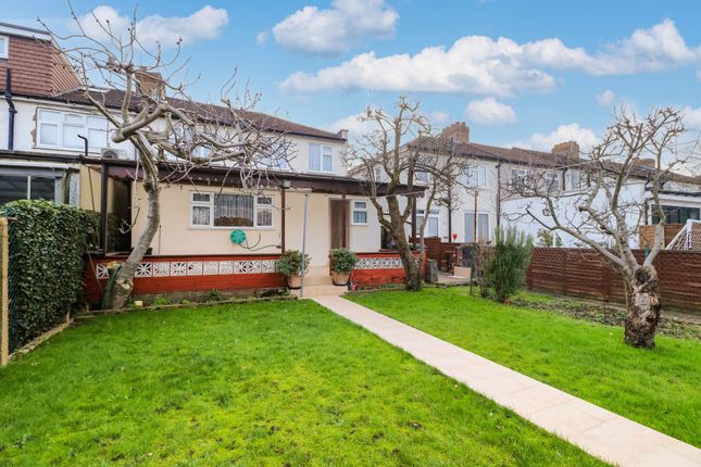 End terrace house for sale in Albany Park Avenue, Enfield
