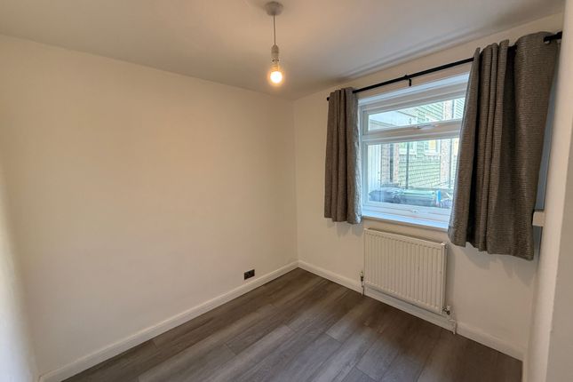 1, Hyrstdene, South Croydon photo 5