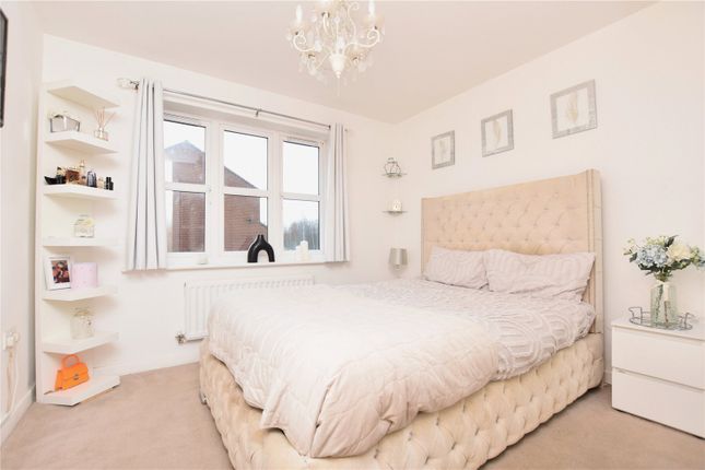 3, Whitby Court, East Ardsley photo 5