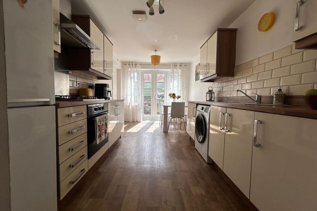 150 Ffordd Y Draen, Bridgend photo 2