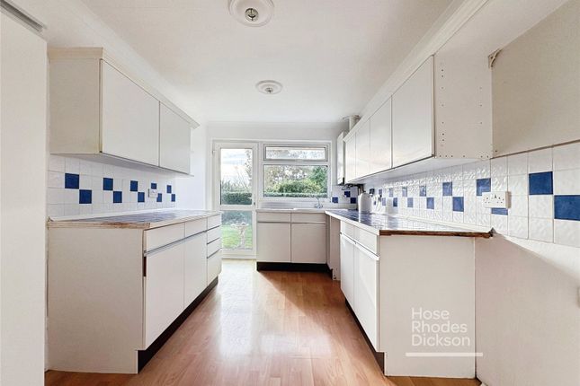 3, Oaklands Close, Isle of Wight photo 2