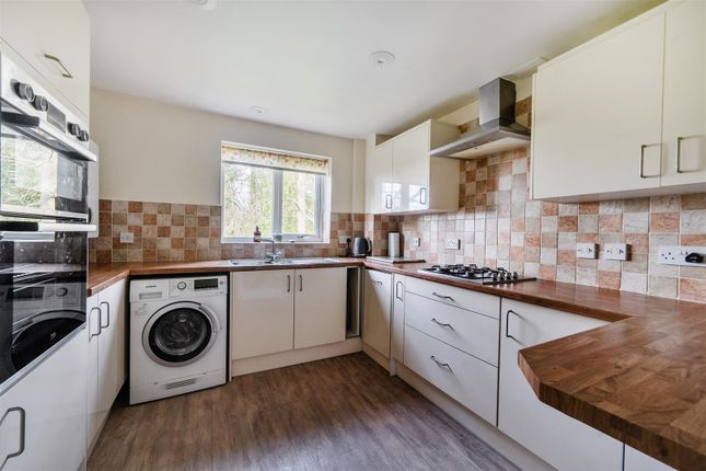 5, Masefield Gardens, Crowthorne photo 4