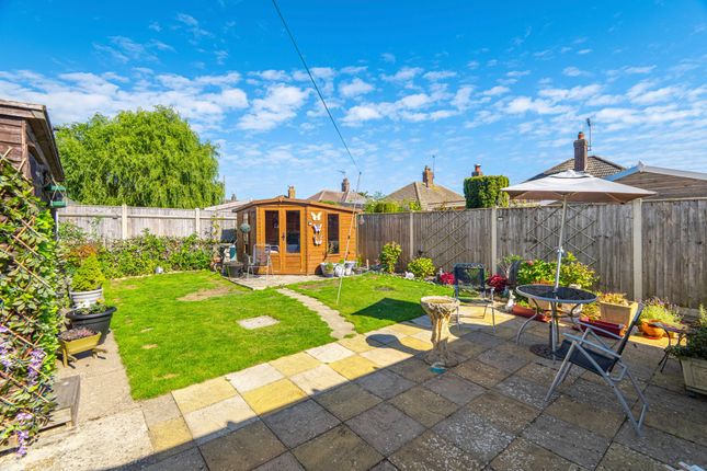 14 Ferndale Avenue, Lowestoft photo 2