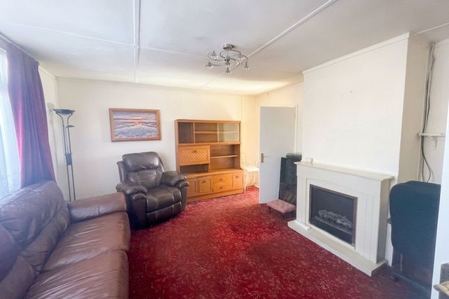18 Orchard Way, Sheerness photo 2