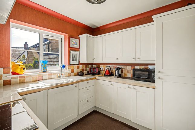 Beckside, Hollins Lane, Harrogate photo 2