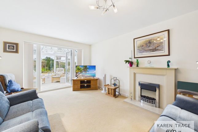 25, Du Maurier Drive, Fowey photo 2