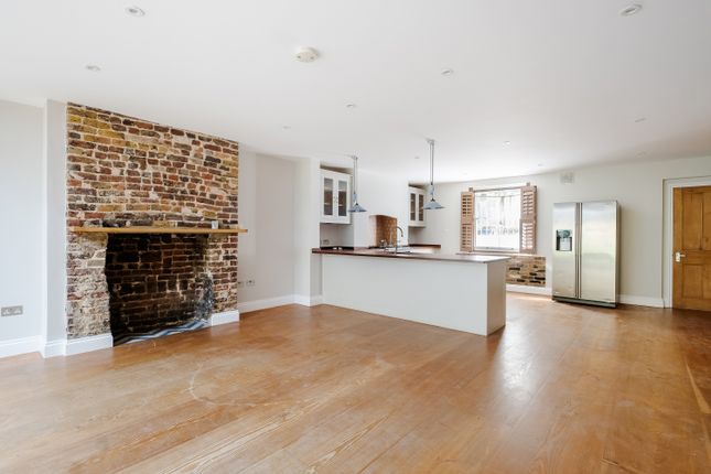 Terraced house for sale in Northchurch Road, London