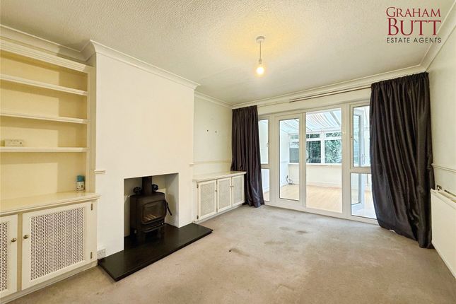 39, Oakcroft Gardens, West Sussex photo 3