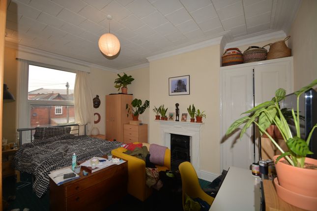 Terraced house to rent in St. Michaels Terrace, Leeds