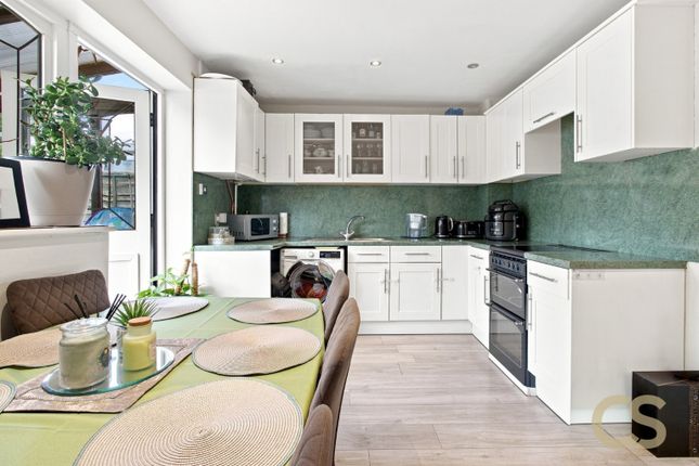 13 Leaforis Road, Cheshunt, Hertfordshire photo 4