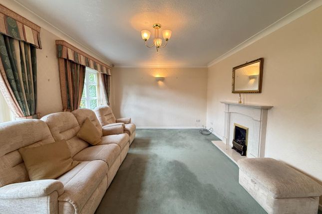15, Cowdry Close, Dewsbury photo 4