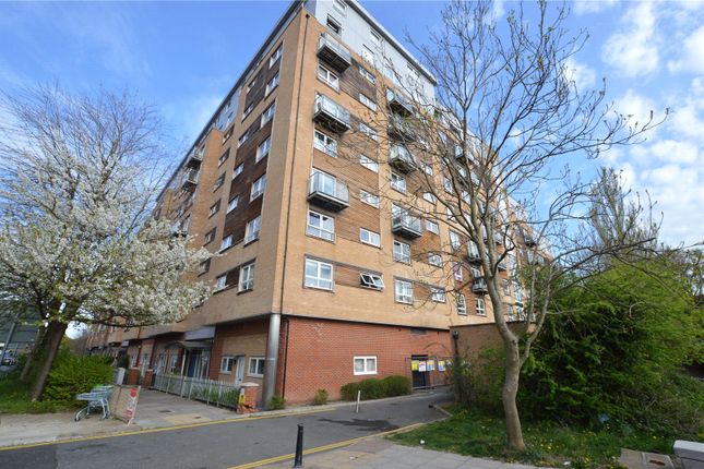 Flat to rent in Cherrydown East, Basildon