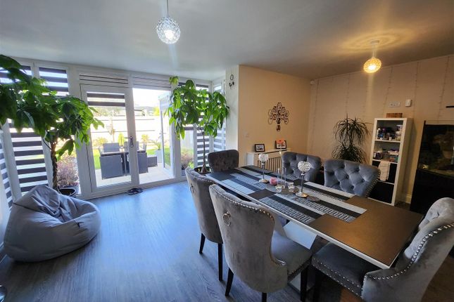 5, Winter Crescent, Lydney photo 4