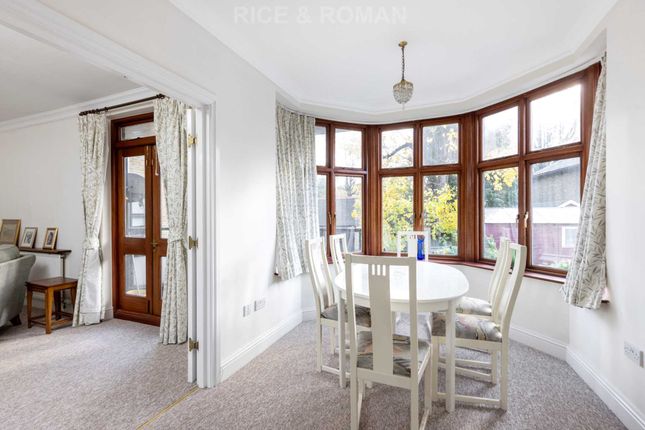 Flat for sale in Esher Park Avenue, Esher