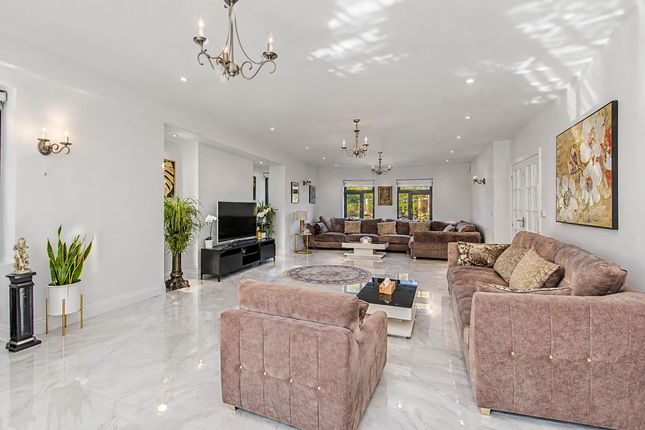 1 Courtney Place, Altrincham photo 2