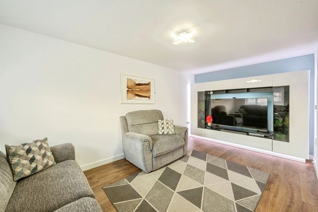 9, Smithy Croft, ROTHERHAM photo 2